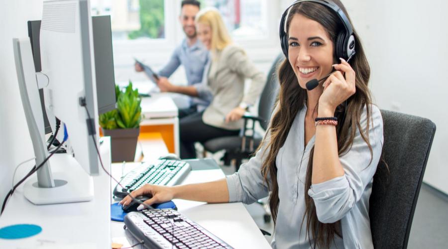 smiling-girl-taking-customer-service-calls-in-front-of-a-computer