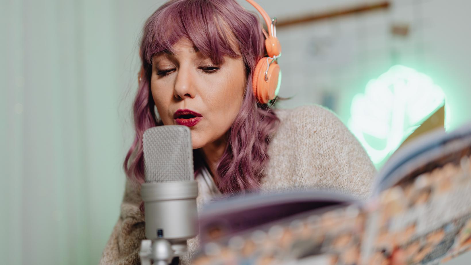 A woman singing on the microphone